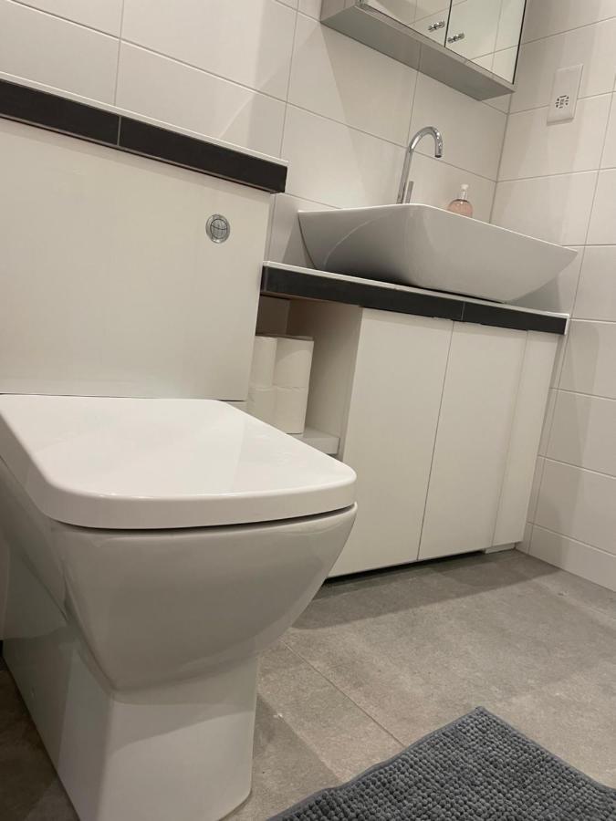 Chic 3 Bedroom Flat With Private Terrace In Holloway Near Finsbury Park Лондон Экстерьер фото