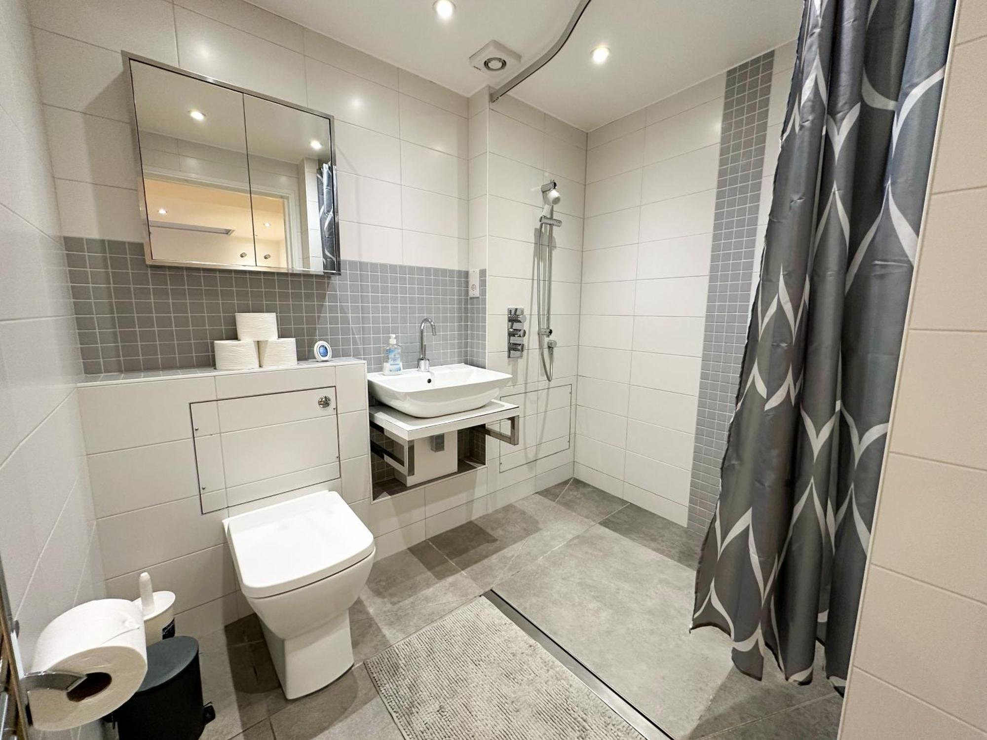 Chic 3 Bedroom Flat With Private Terrace In Holloway Near Finsbury Park Лондон Экстерьер фото