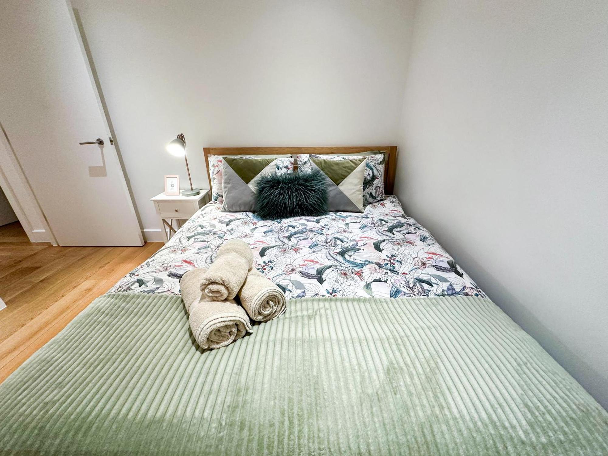 Chic 3 Bedroom Flat With Private Terrace In Holloway Near Finsbury Park Лондон Экстерьер фото