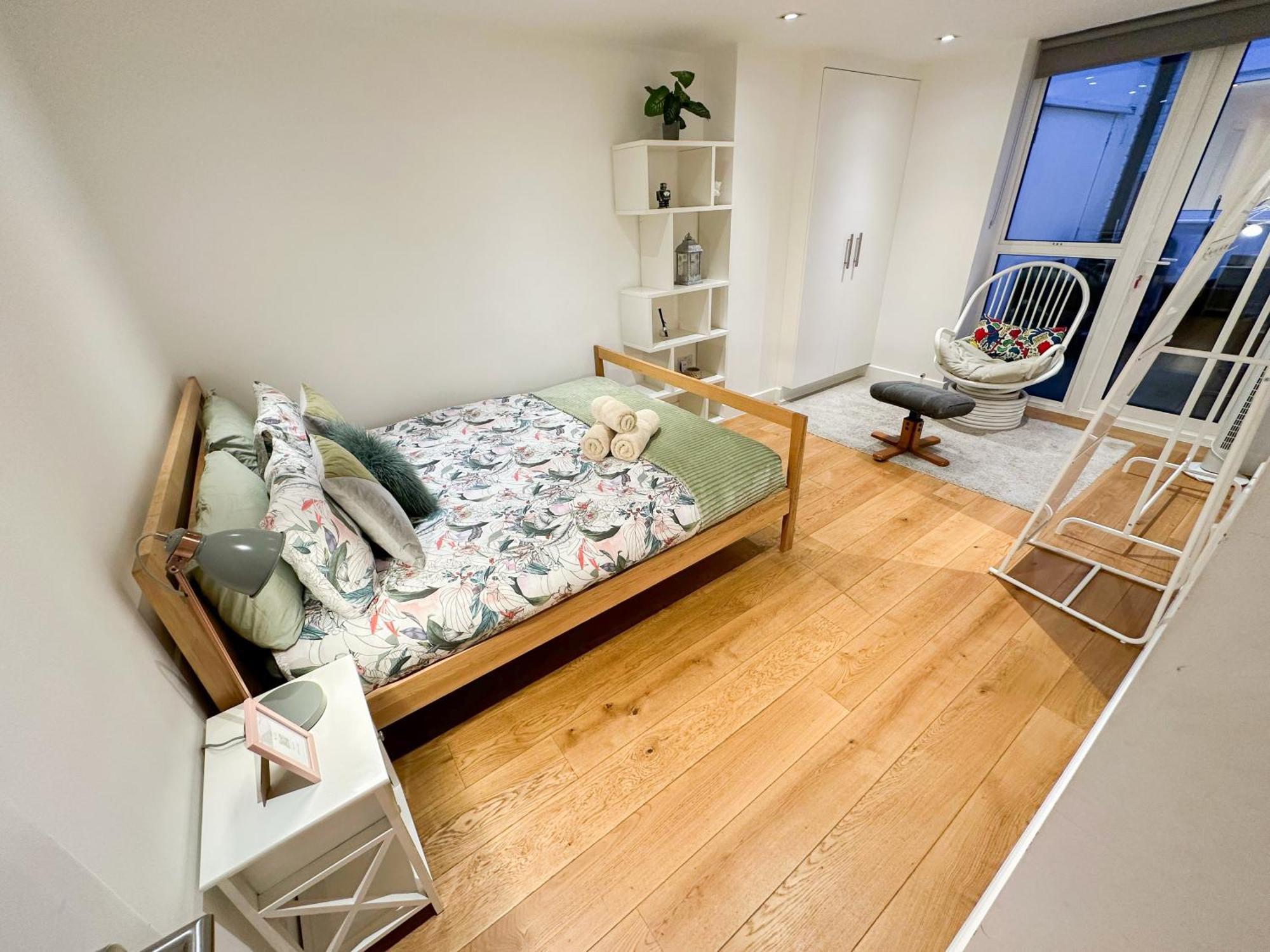 Chic 3 Bedroom Flat With Private Terrace In Holloway Near Finsbury Park Лондон Экстерьер фото