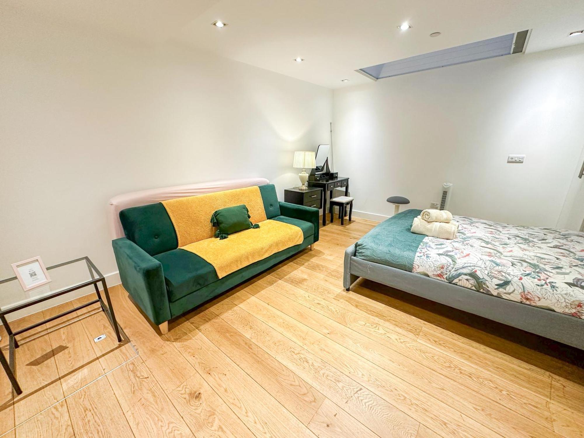 Chic 3 Bedroom Flat With Private Terrace In Holloway Near Finsbury Park Лондон Экстерьер фото