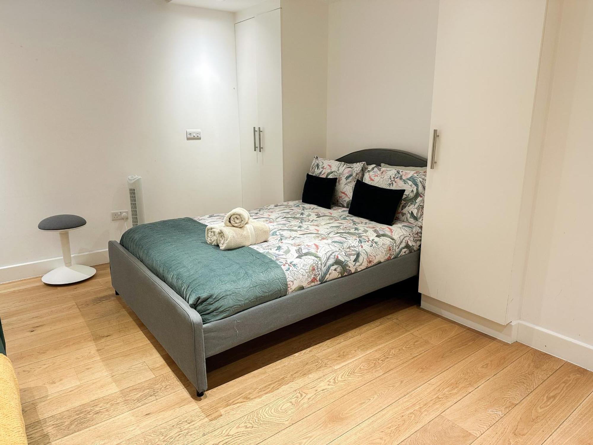 Chic 3 Bedroom Flat With Private Terrace In Holloway Near Finsbury Park Лондон Экстерьер фото
