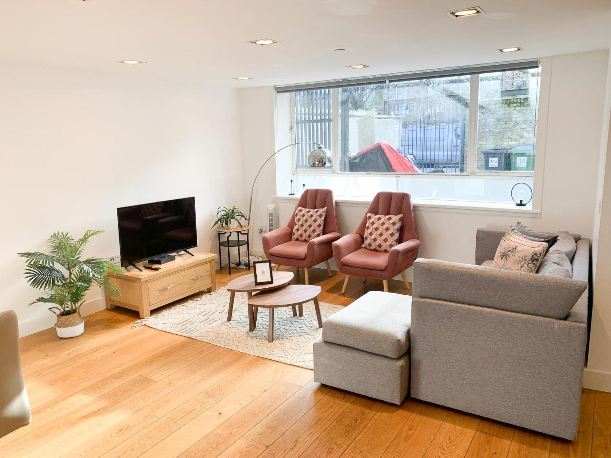 Chic 3 Bedroom Flat With Private Terrace In Holloway Near Finsbury Park Лондон Экстерьер фото