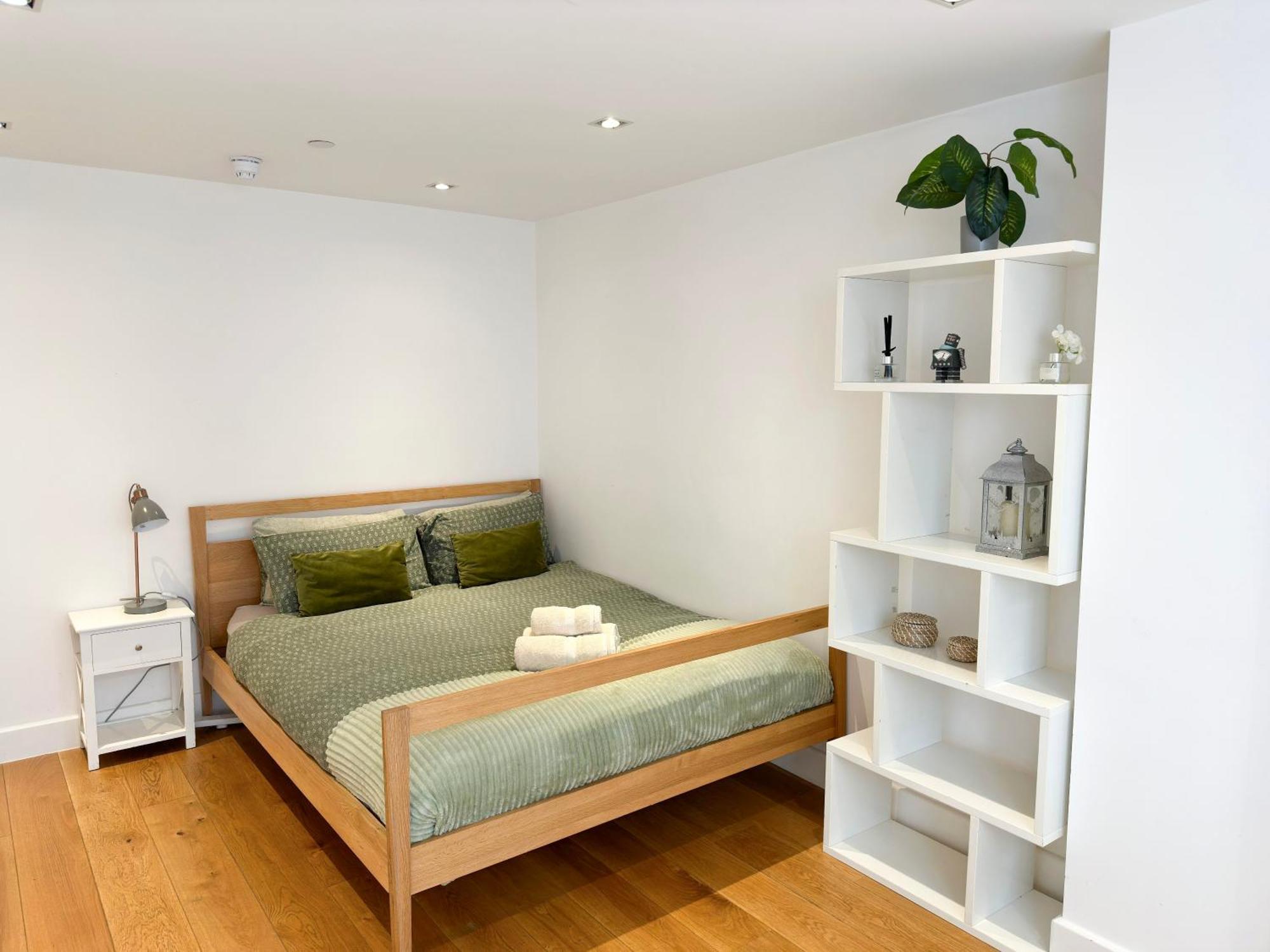 Chic 3 Bedroom Flat With Private Terrace In Holloway Near Finsbury Park Лондон Экстерьер фото