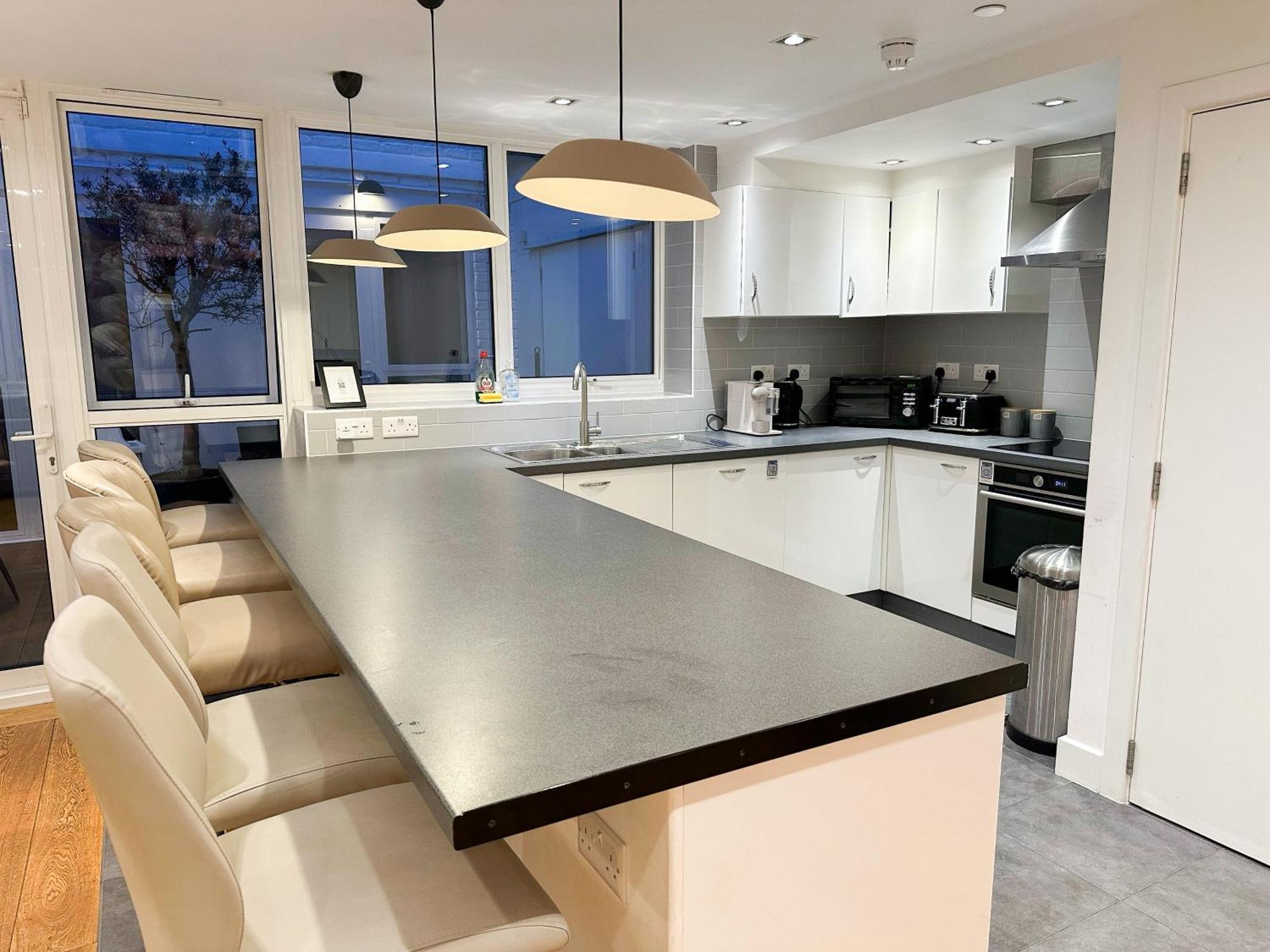 Chic 3 Bedroom Flat With Private Terrace In Holloway Near Finsbury Park Лондон Экстерьер фото