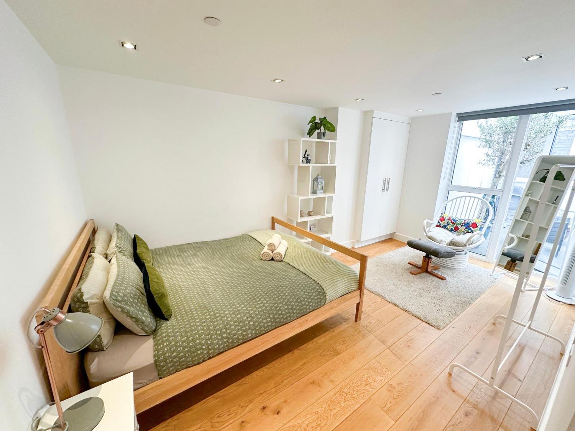 Chic 3 Bedroom Flat With Private Terrace In Holloway Near Finsbury Park Лондон Экстерьер фото