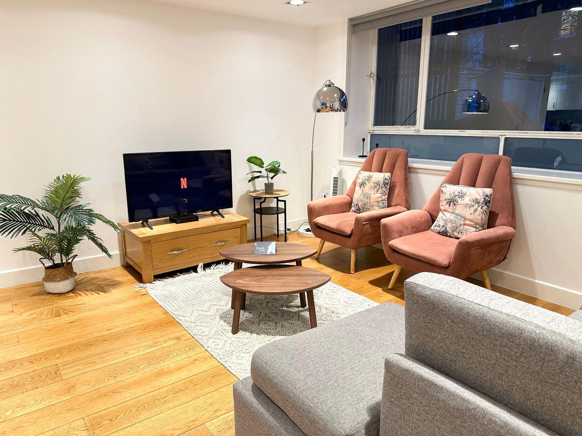 Chic 3 Bedroom Flat With Private Terrace In Holloway Near Finsbury Park Лондон Экстерьер фото