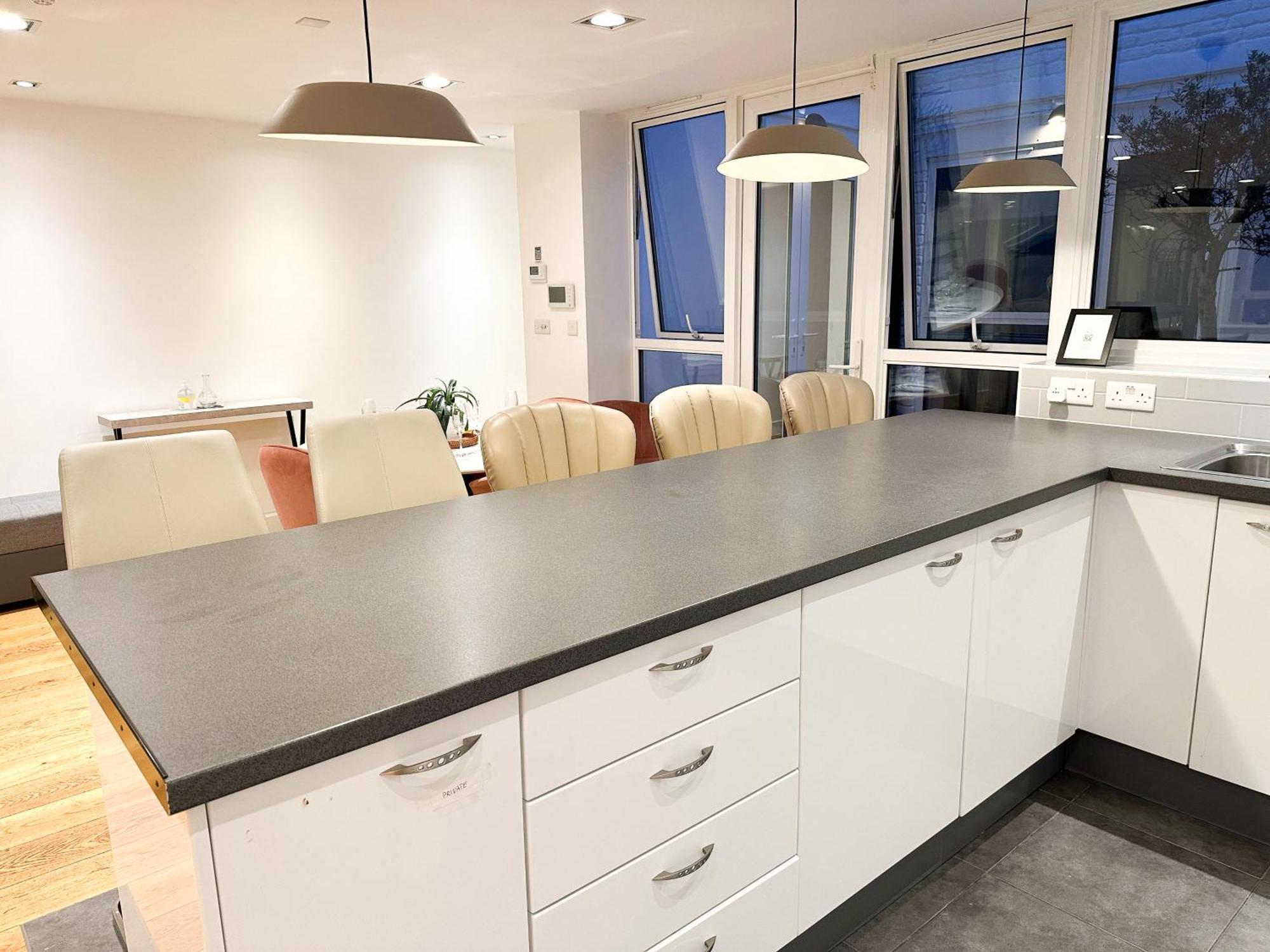 Chic 3 Bedroom Flat With Private Terrace In Holloway Near Finsbury Park Лондон Экстерьер фото