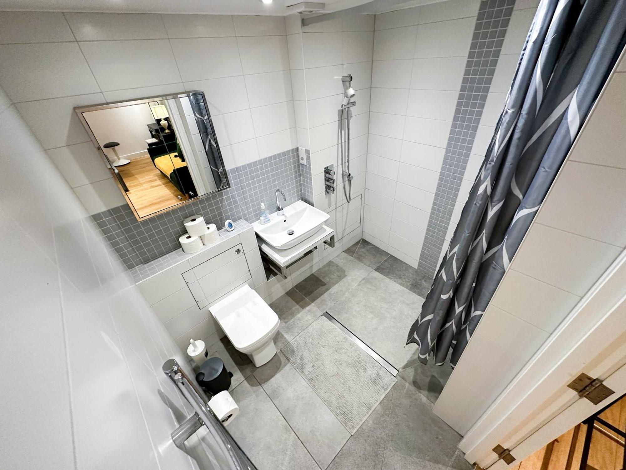 Chic 3 Bedroom Flat With Private Terrace In Holloway Near Finsbury Park Лондон Экстерьер фото